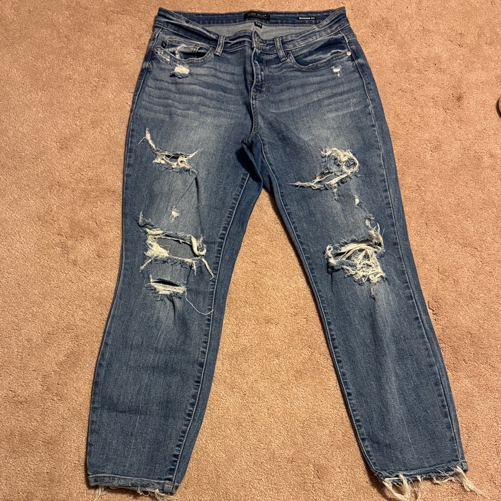 Judy Blue Distressed Ankle Jeans in Classic Blue